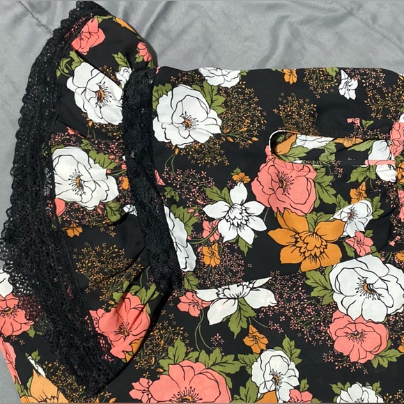 Black Floral Blouse - Picture 4 of 4